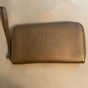 Adrienne Vittadini wallet